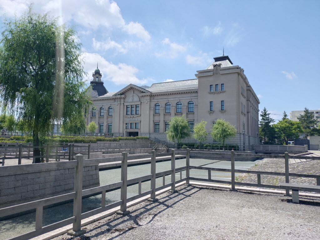 歴史博物館本館の外観